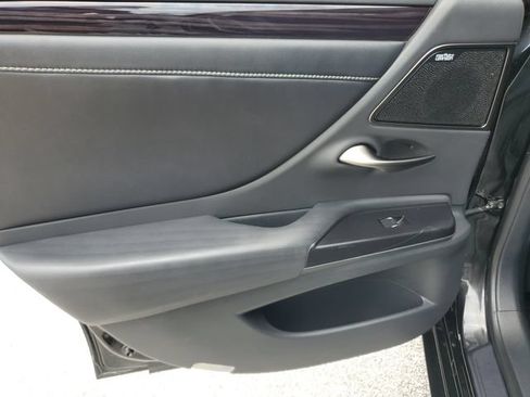 Used 2021 Lexus ES 300h Ultra Luxury w/ Accessory Package FWD image 12