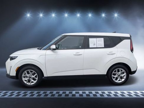 Used 2025 Kia Soul LX FWD image 6
