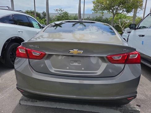 Used 2018 Chevrolet Malibu LT FWD image 6