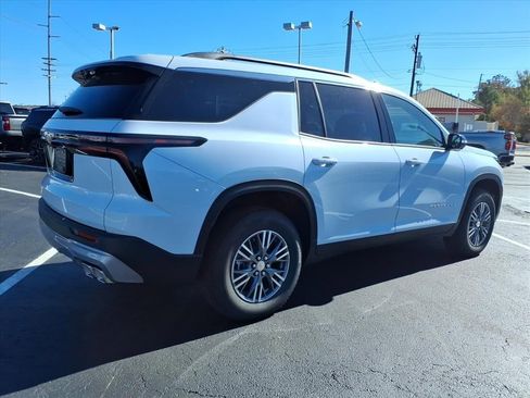 New 2026 Chevrolet Traverse LT w/ Driver Confidence Package image 3