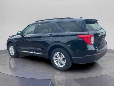 Used 2024 Ford Explorer XLT AWD/4WD image 3