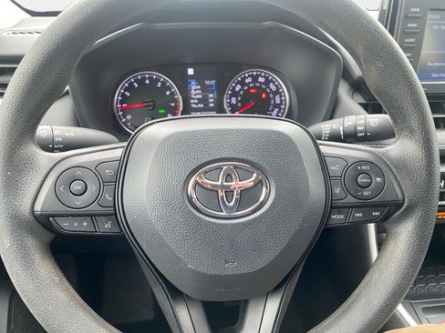 Used 2022 Toyota RAV4 XLE image 12
