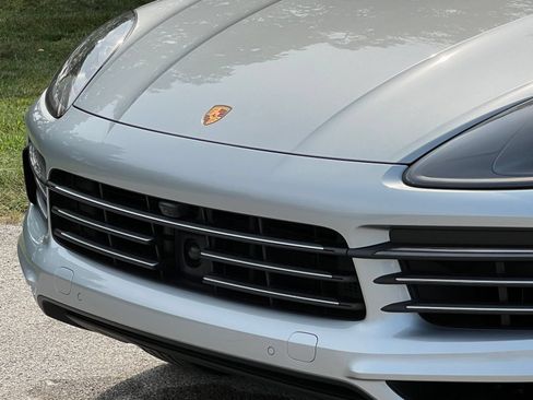 Certified 2023 Porsche Cayenne AWD/4WD image 12