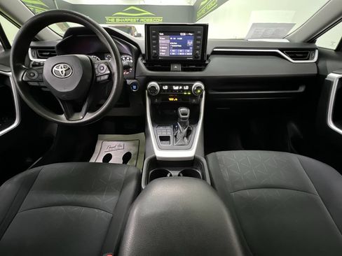 Used 2021 Toyota RAV4 XLE AWD/4WD image 18