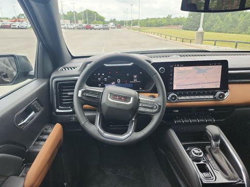 New 2026 GMC Canyon AT4 w/ AT4 Premium Package AWD/4WD image 13