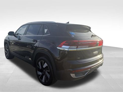 Used 2025 Volkswagen Atlas Cross Sport SE FWD image 32