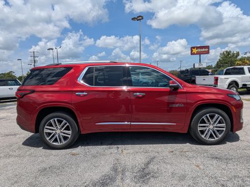 Used 2023 Chevrolet Traverse High Country w/ LPO, Floor Liner Package FWD image 3