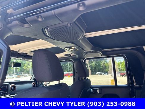 Used 2023 Jeep Gladiator Mojave w/ LED Lighting Group AWD/4WD image 19