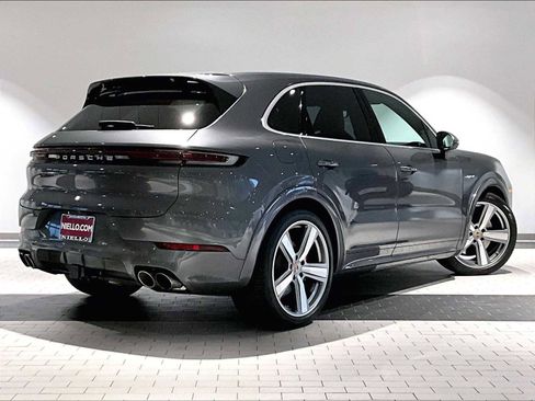Used 2025 Porsche Cayenne S image 10