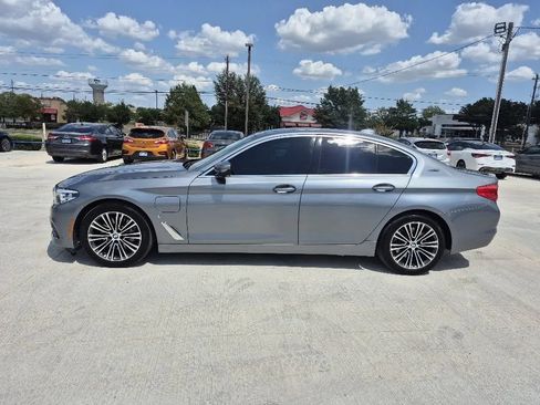 Used 2019 BMW 530e w/ Convenience Package RWD image 2