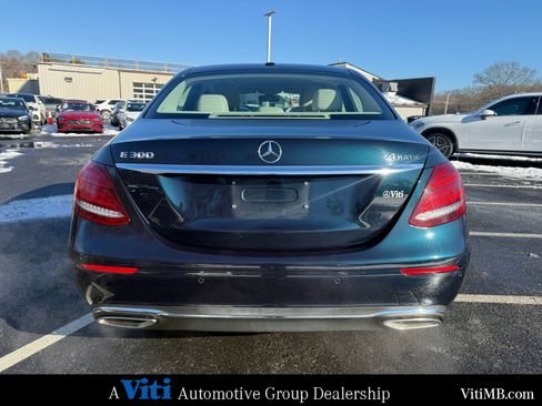 Used 2017 Mercedes-Benz E 300 4MATIC image 7