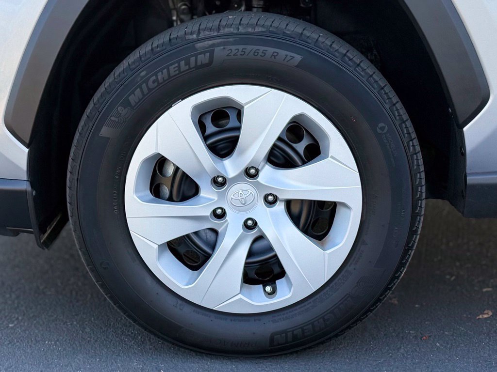 Certified 2024 Toyota RAV4 LE AWD/4WD image 9