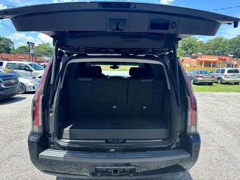 Used 2019 Cadillac Escalade 2WD image 16