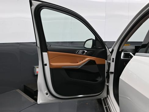 Used 2025 BMW X7 xDrive40i image 8