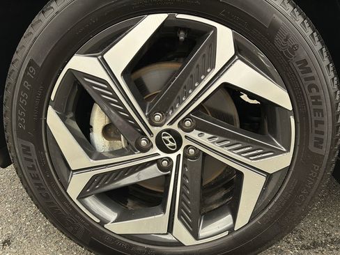 Certified 2023 Hyundai Tucson Limited AWD/4WD image 10