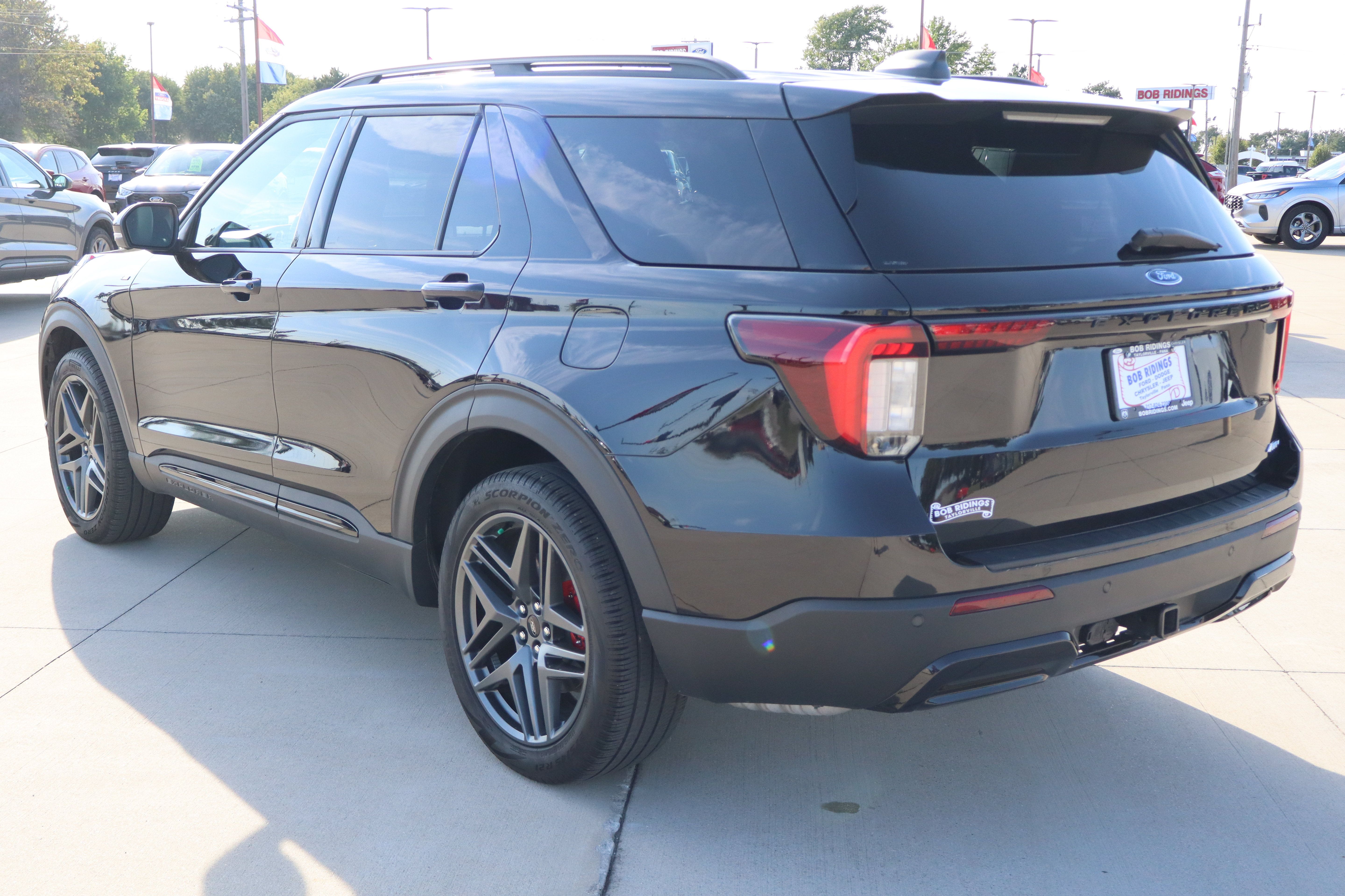 Used 2025 Ford Explorer ST-Line w/ Premium Package AWD/4WD image 7