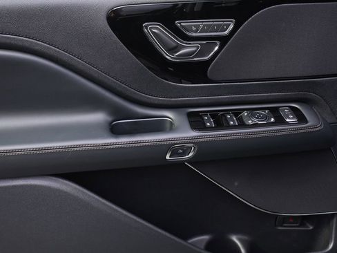 New 2026 Lincoln Aviator AWD w/ Jet Appearance Package image 23