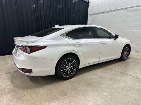 Used 2023 Lexus ES 300h w/ Premium Package image 10