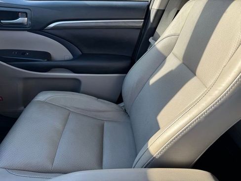 Used 2017 Toyota Highlander Limited image 23