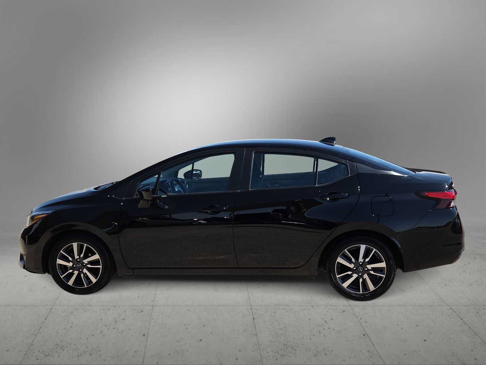 Used 2025 Nissan Versa SV FWD image 5