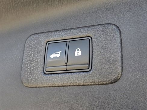 Used 2021 Nissan Armada Platinum image 23