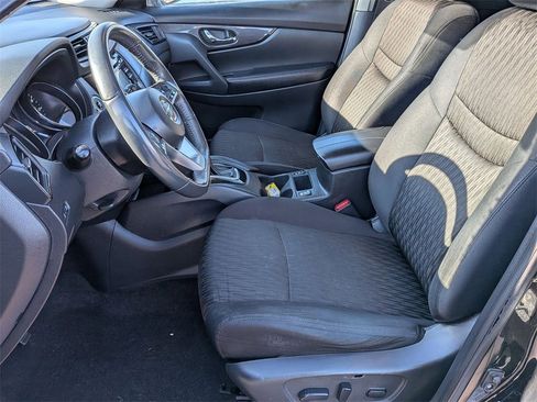 Used 2017 Nissan Rogue SV w/ Midnight Edition Package image 11