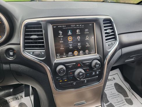 Used 2014 Jeep Grand Cherokee Laredo w/ 18" Wheel & 8.4" Radio Group AWD/4WD image 18