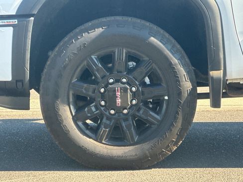 Used 2025 GMC Sierra 2500 AT4 w/ Technology Package AWD/4WD image 32