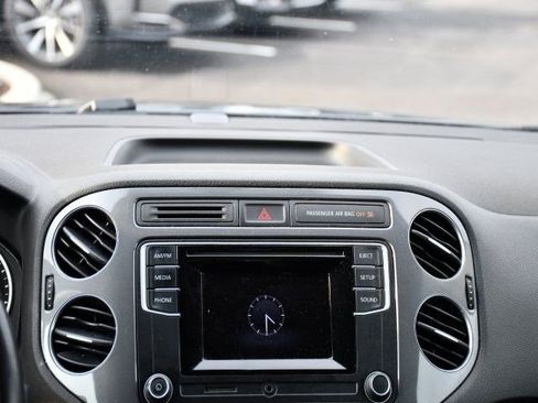 Used 2016 Volkswagen Tiguan S image 23