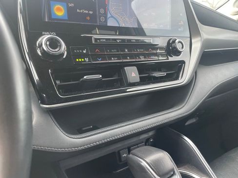 Used 2021 Toyota Highlander Platinum image 18