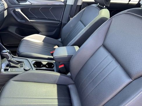 Used 2023 Volkswagen Tiguan SE AWD/4WD image 13