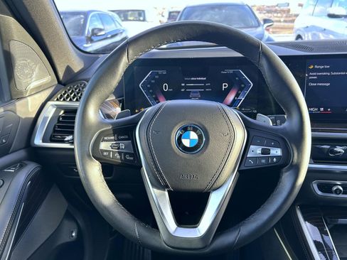 Used 2025 BMW X5 xDrive50e image 11