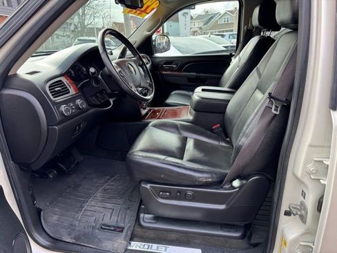 Used 2013 Chevrolet Avalanche LTZ image 9