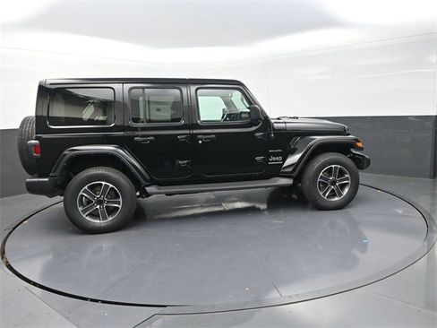 Used 2023 Jeep Wrangler Unlimited Sahara w/ Cold Weather Group image 8
