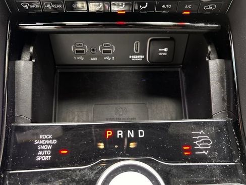 Used 2023 Jeep Grand Cherokee Summit AWD/4WD image 27