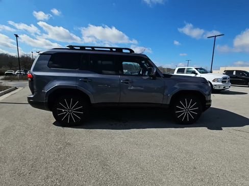 Used 2024 Lexus GX 550 w/ Accessory Package (31) image 3