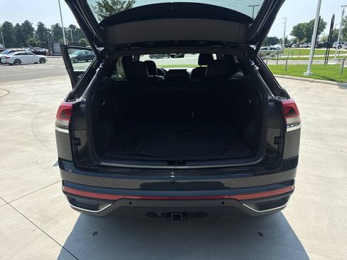 Used 2022 Volkswagen Atlas Cross Sport SE AWD/4WD image 32