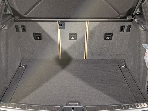 New 2026 Porsche Macan image 24