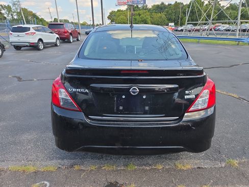 Used 2017 Nissan Versa SV w/ SV Special Edition Package FWD image 4