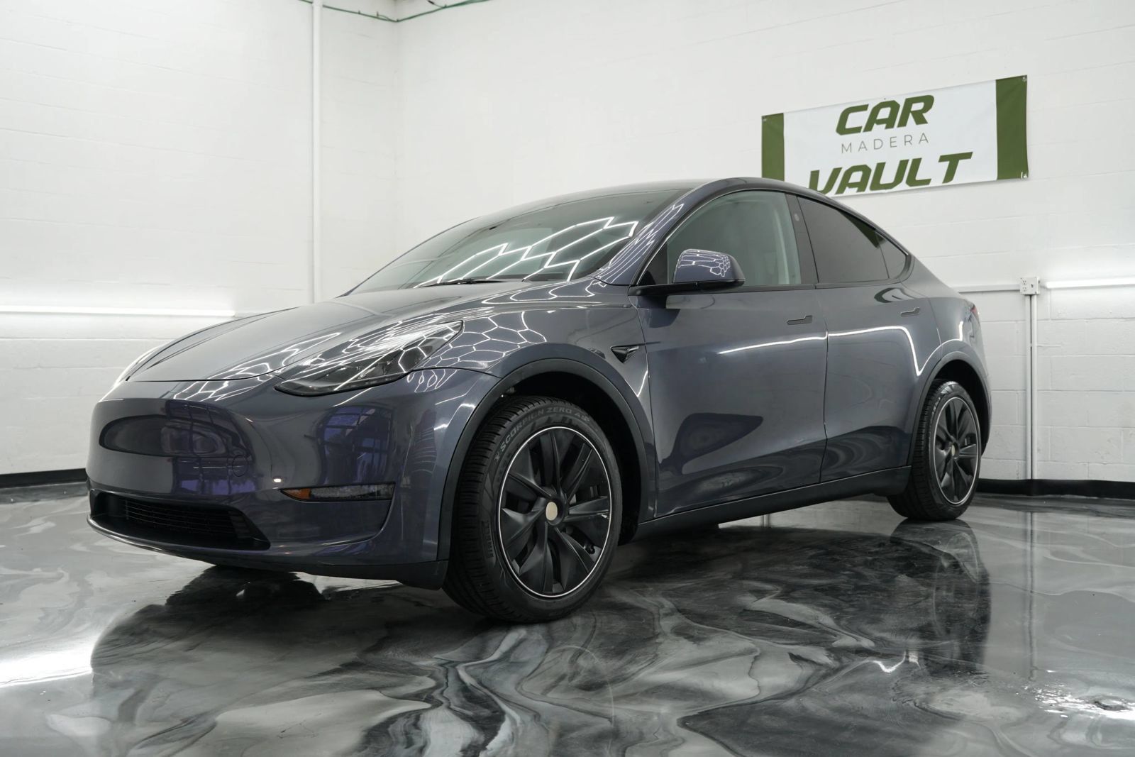 Used 2023 Tesla Model Y Long Range AWD/4WD image 1