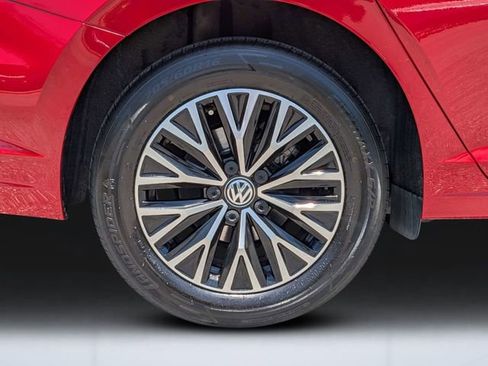 Used 2019 Volkswagen Jetta SE w/ Cold Weather Package FWD image 7