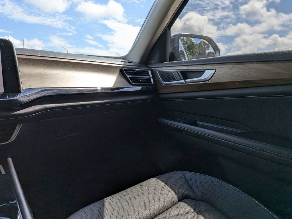 Used 2024 Volkswagen Atlas SE AWD/4WD image 18