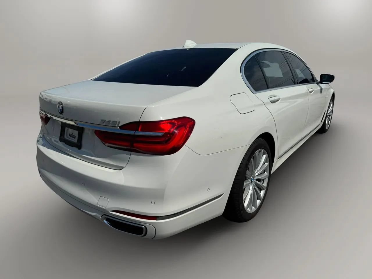 Used 2016 BMW 740i RWD image 7