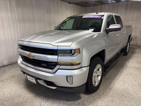 Used 2018 Chevrolet Silverado 1500 LT w/ All Star Edition image 31