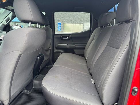 Used 2018 Toyota Tacoma TRD Sport w/ Technology Package RWD image 20