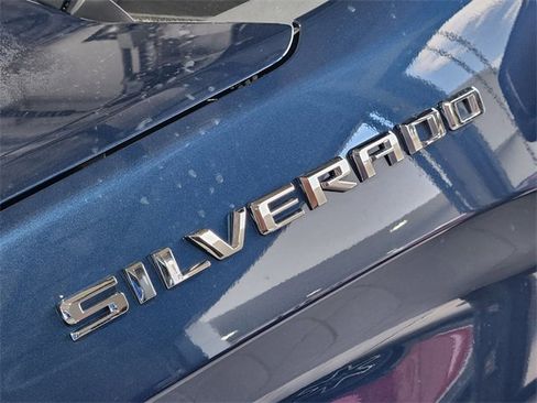 Used 2023 Chevrolet Silverado 1500 LT AWD/4WD image 9