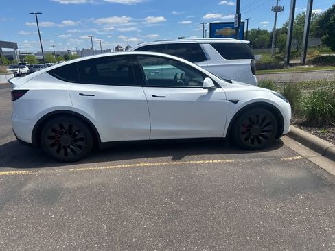 Used 2022 Tesla Model Y Performance AWD/4WD image 3