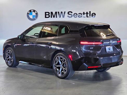 Used 2024 BMW iX xDrive50 w/ Sport Package AWD/4WD image 4