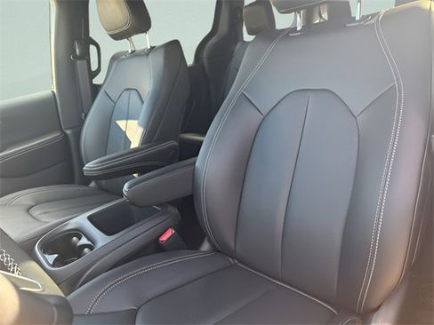 New 2026 Chrysler Pacifica Select image 19