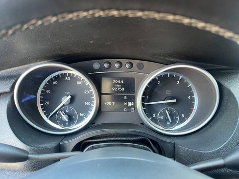 Used 2011 Mercedes-Benz R 350 BlueTEC 4MATIC image 26